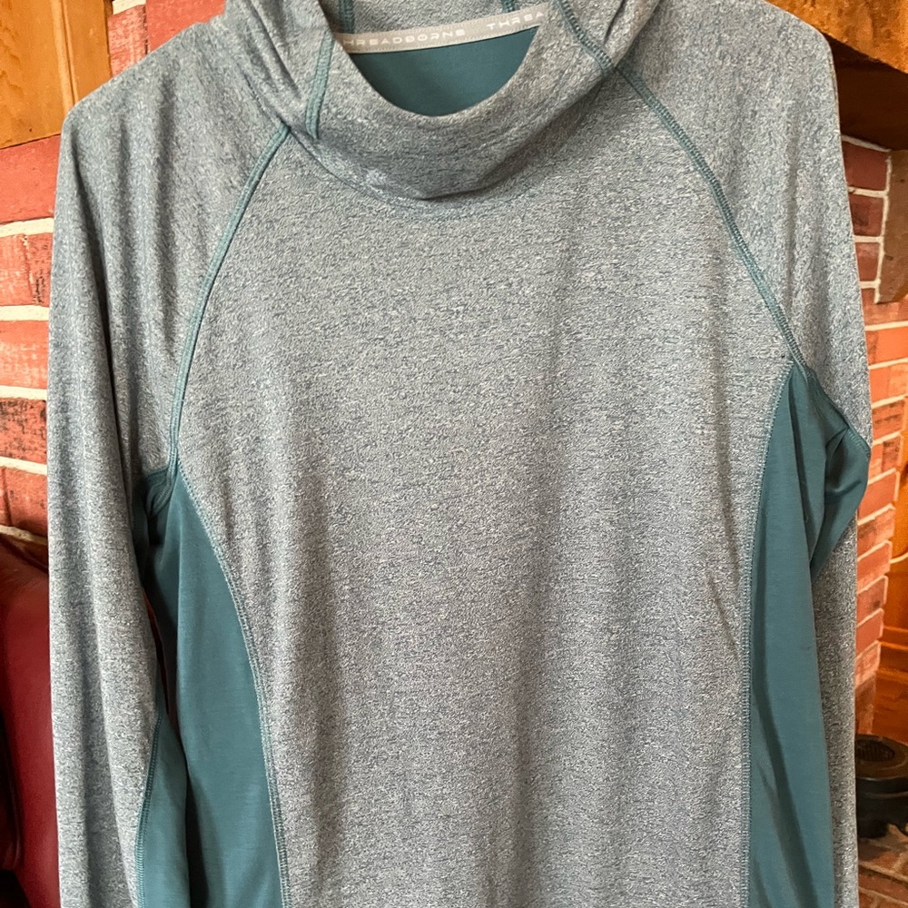 Under armor hooded long sleeve performance T- shirt xl blue cowl neck